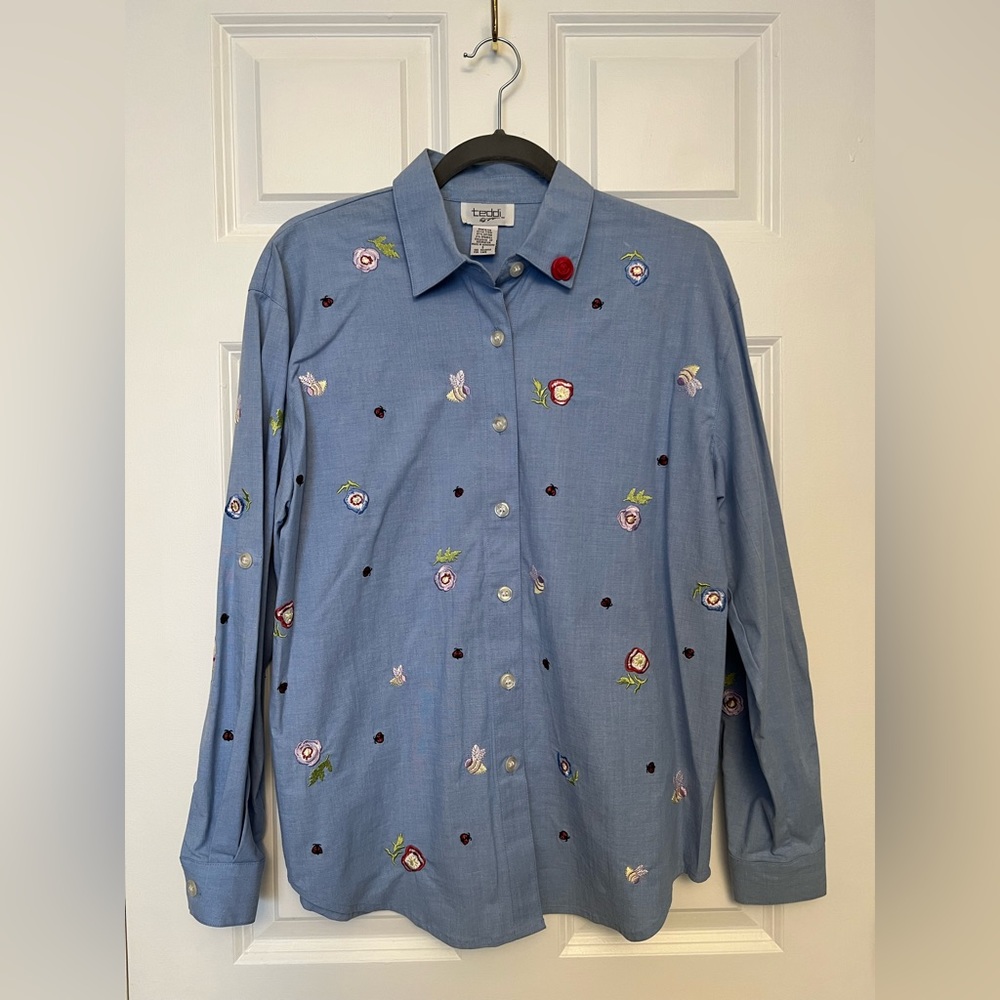 Denim blouse with embroidered flowers & bees. Fun excellent condition